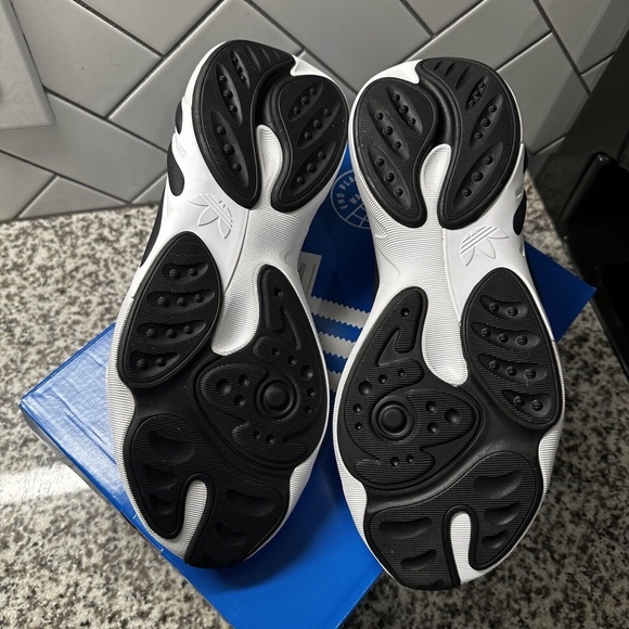 Adidas Originals ADIFOM SLTN Lifestyle Shoes Men Sz 9.5 HP6477 Boost Black/White main image 10